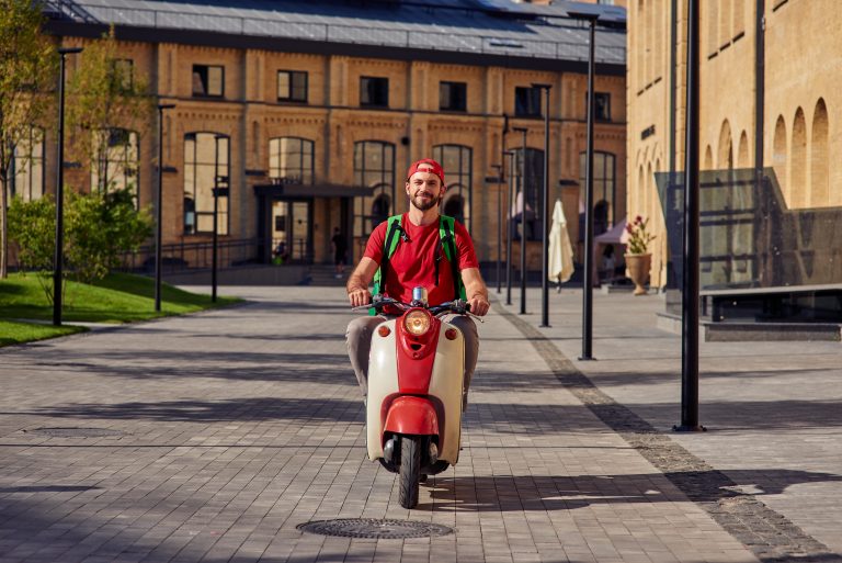 scooter rent in Iași, scutere pe benzina de inchiriat, biciclete electrice de închiriat în Iași, ebike rent in Iasi, electric bike rent in Iasi, închiriere scutere ieftine Iași, inchiriere bicicleta electrica